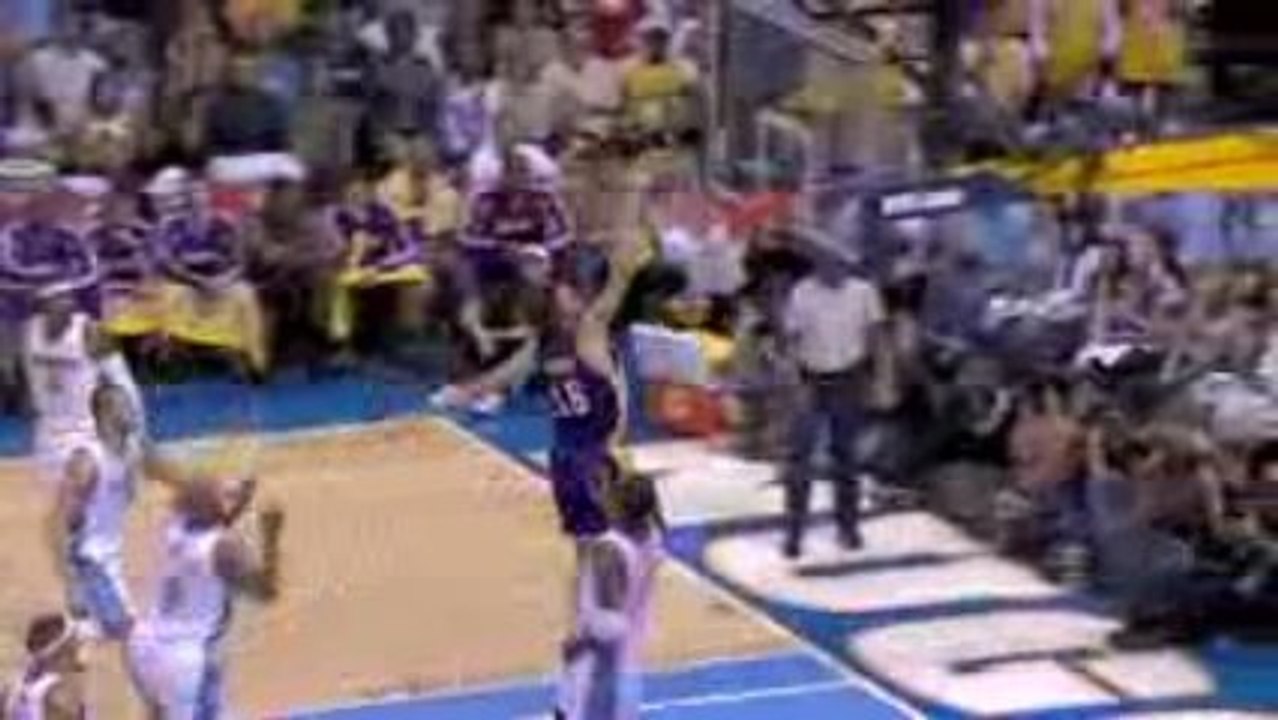 Pau Gasol streaks down the lane for a one-hande...