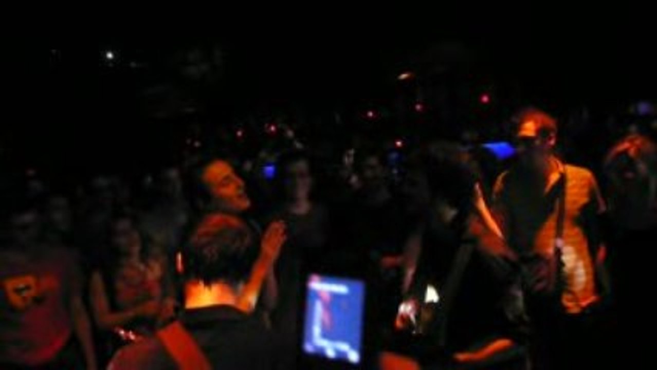 Exsonvaldes - Lali - Nouveau Casino 2nd encore in the crowd