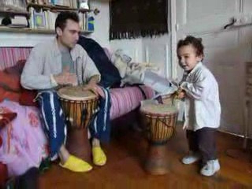 Misha et Nico aux djembés et claves