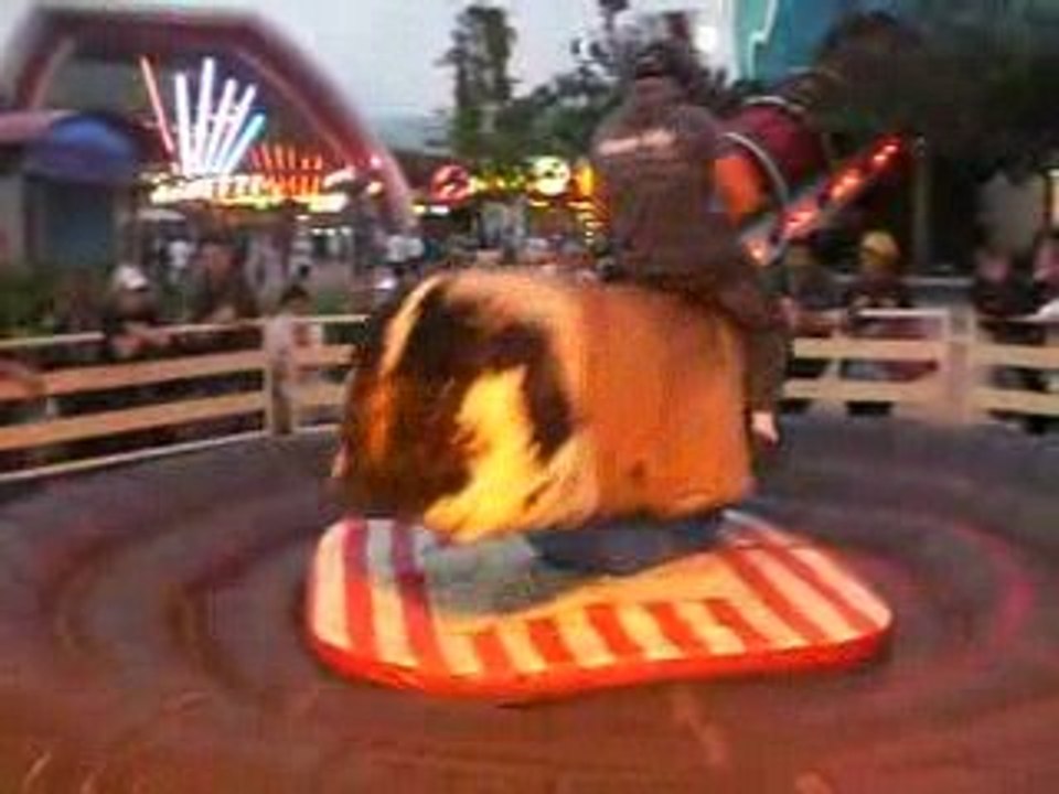 Emeric taureau disney village filmé par eric