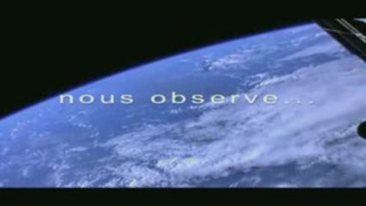 Quelque chose nous observe...