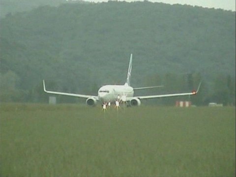 AEROPORT TARBES-LOURDES PYRENEES MAI 2009