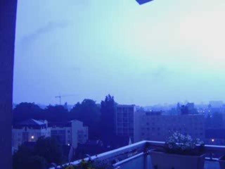 Orage rennes 25 mai 2009  tres longs éclairs