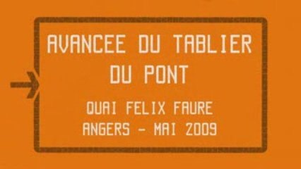 Avancée du tablier du pont du tramway d'Angers