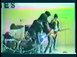 Ramones - Listen To My Heart 1975
