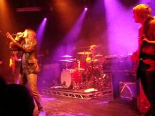 Kasabian - Underdog 25.05.09 Trabendo