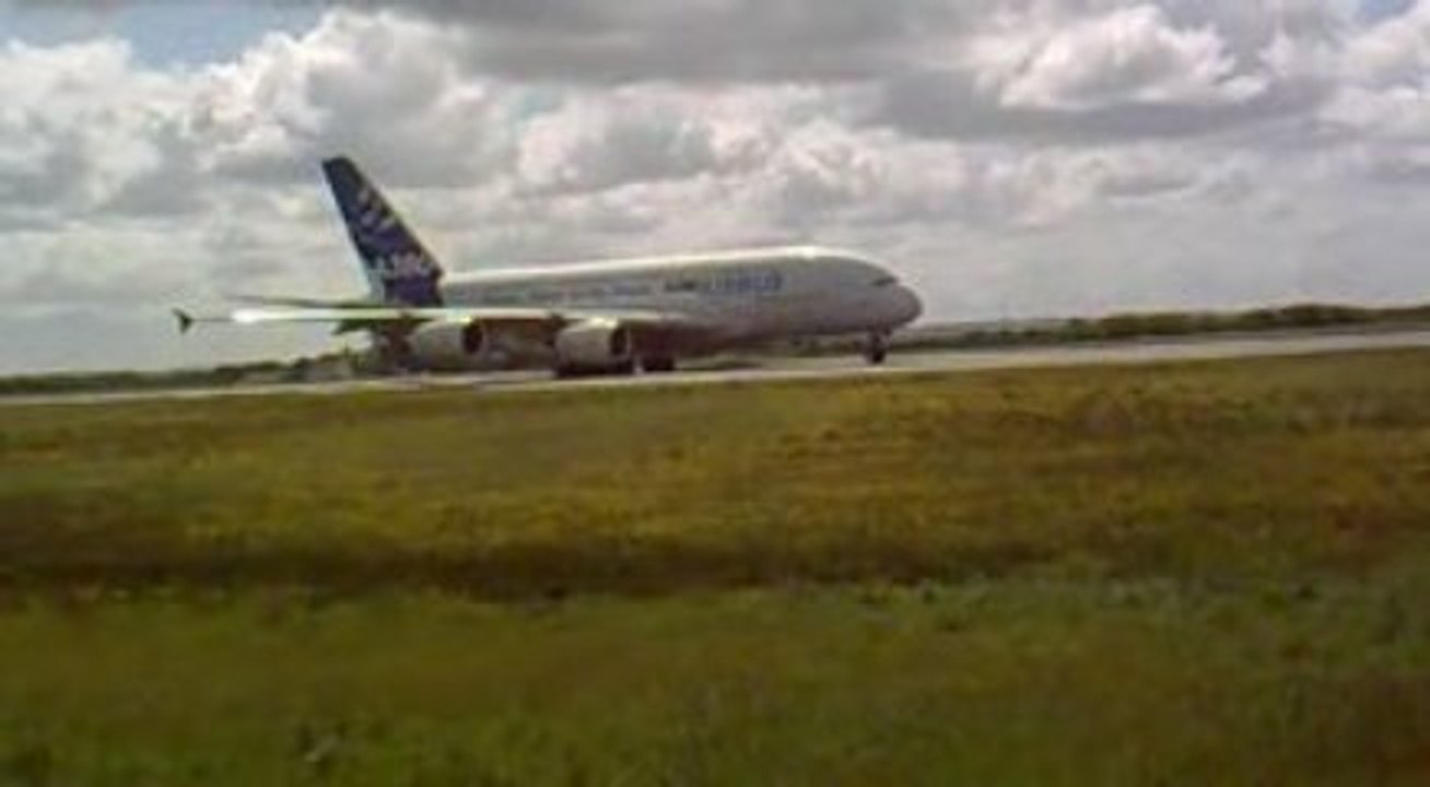Airbus A380 - Décollage à Guipavas