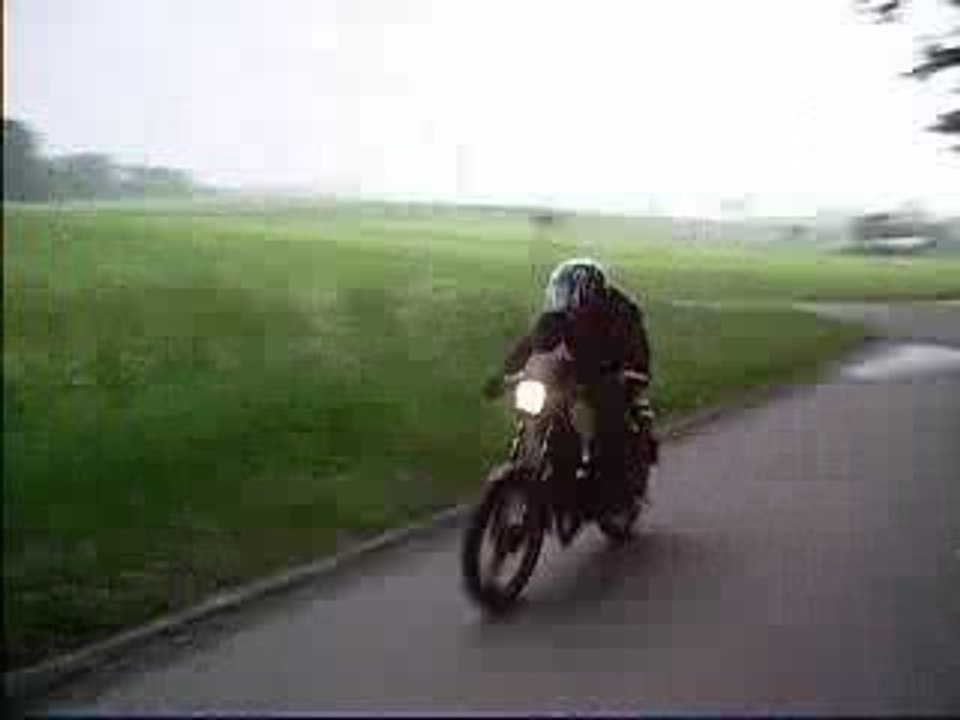 Peugeot SP 103 avec un pot Gianelli Black-Gun