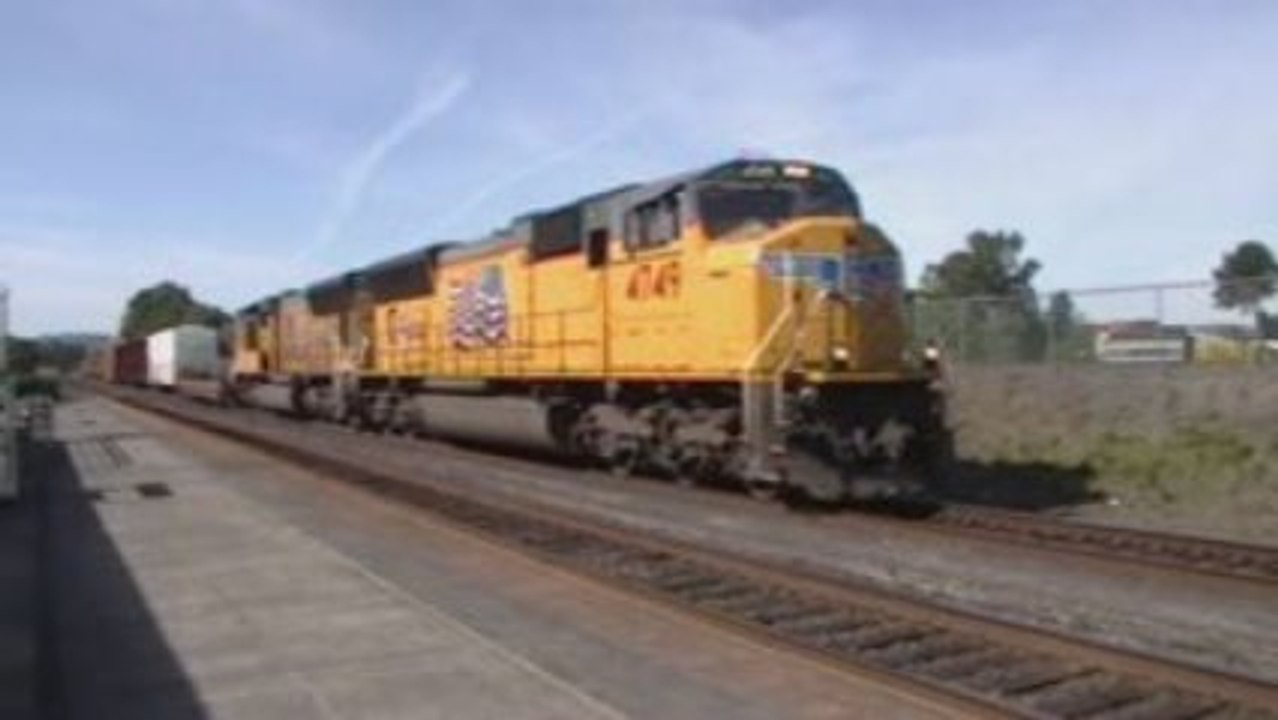 UP #4749 W/ an Awesome Horn Show!