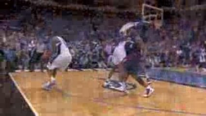 Rashard Lewis hits the clutch 3-pointer late in Game 4 again