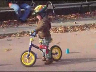 Maciek (prawie) 2 lata i rowerek bez pedalow