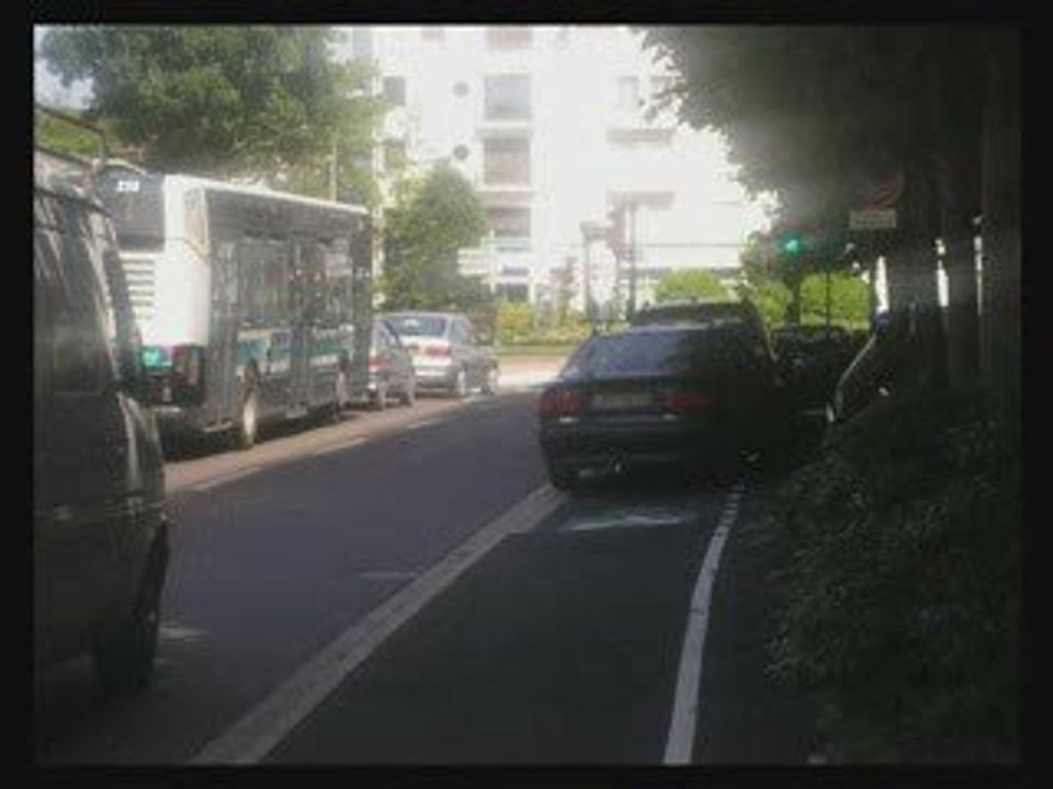 Piste cyclable du Pont Voltaire : Danger !