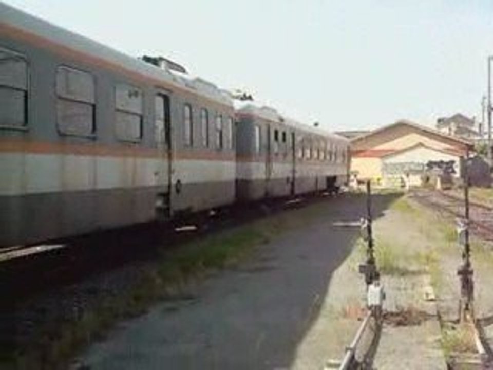 Autorail V4 garé à Libourne