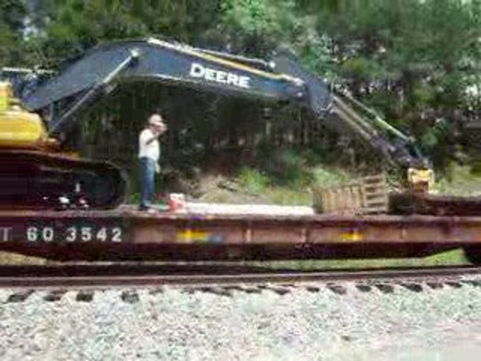 Csx 8236 pulls tractor out of emerson
