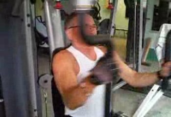 Moustic 61 ans pour sa femme ki le croit au bistro