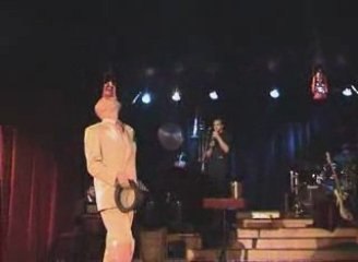 Le baron magicien-jongleur, magie close-up à Marseille