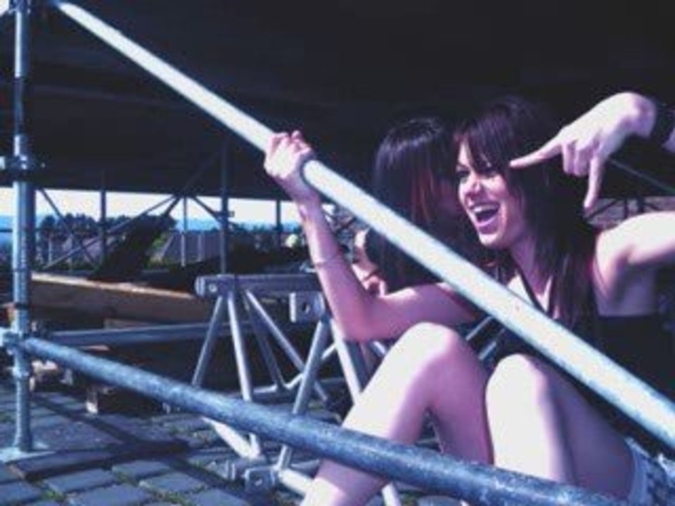 Lowlie - Yoake      <3