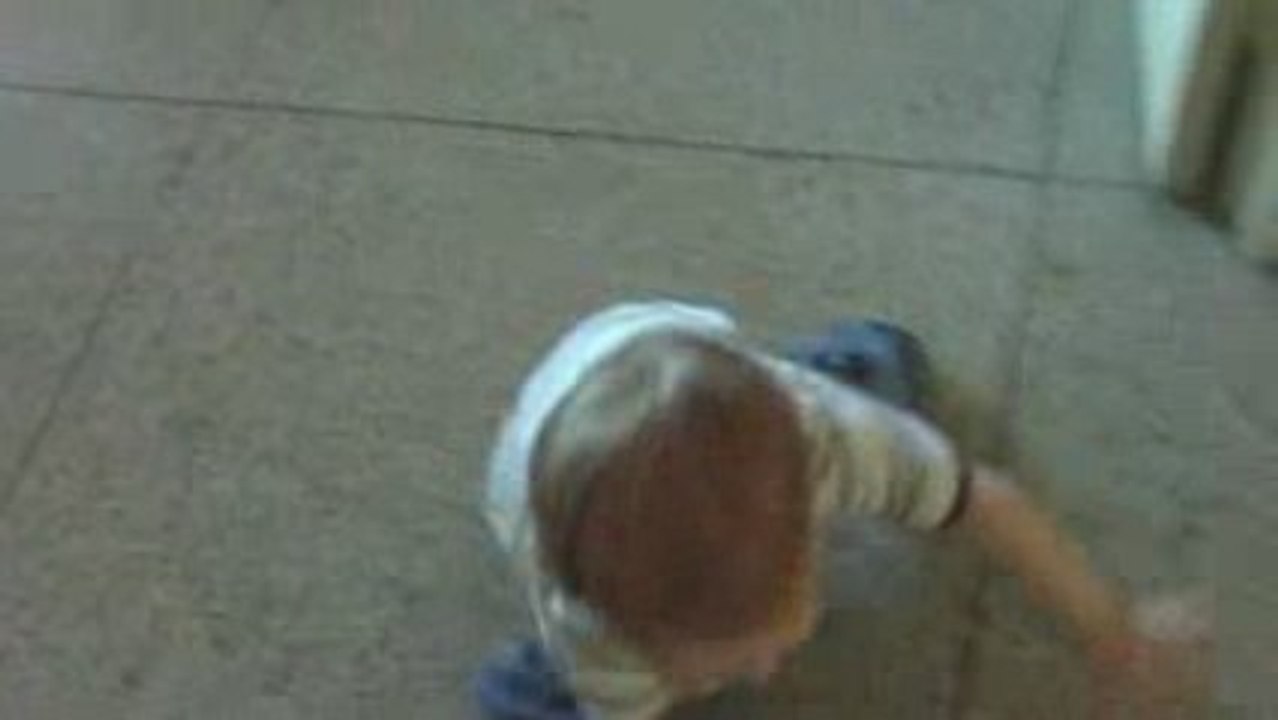 Les premiers pas de Grégory