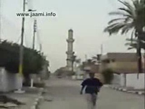 Miliciens de la Secte chiite detruisent une mosquée sunnite,