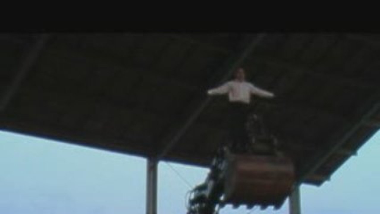 danse avec une pelle mecanique 1