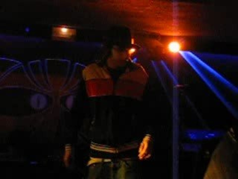 Fuzati vous salut bien bas