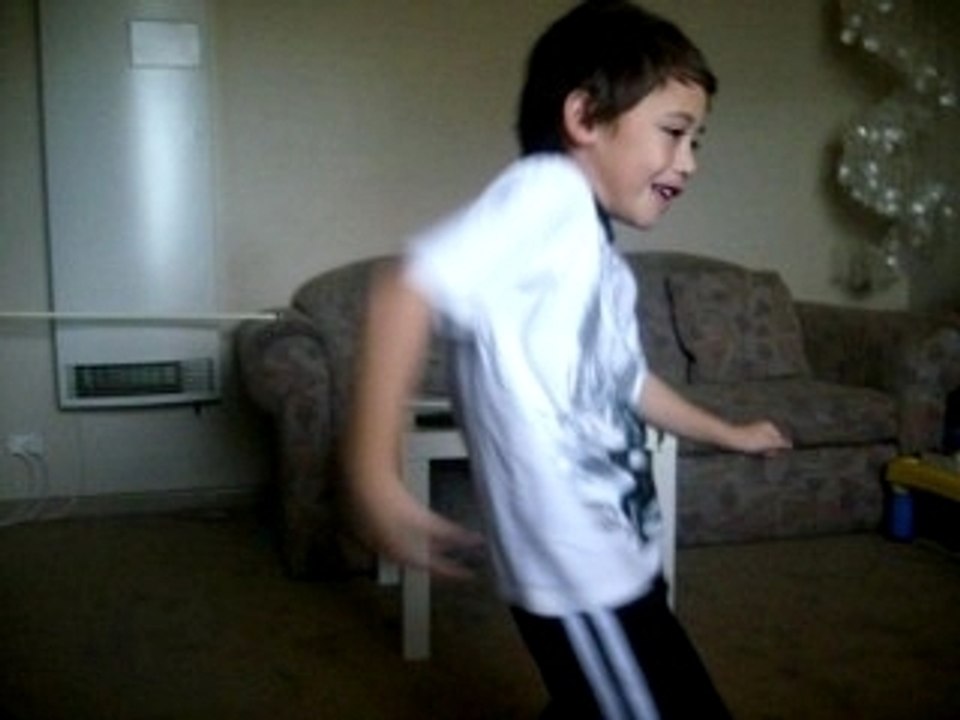 My cuzin goes crazy: quick vids