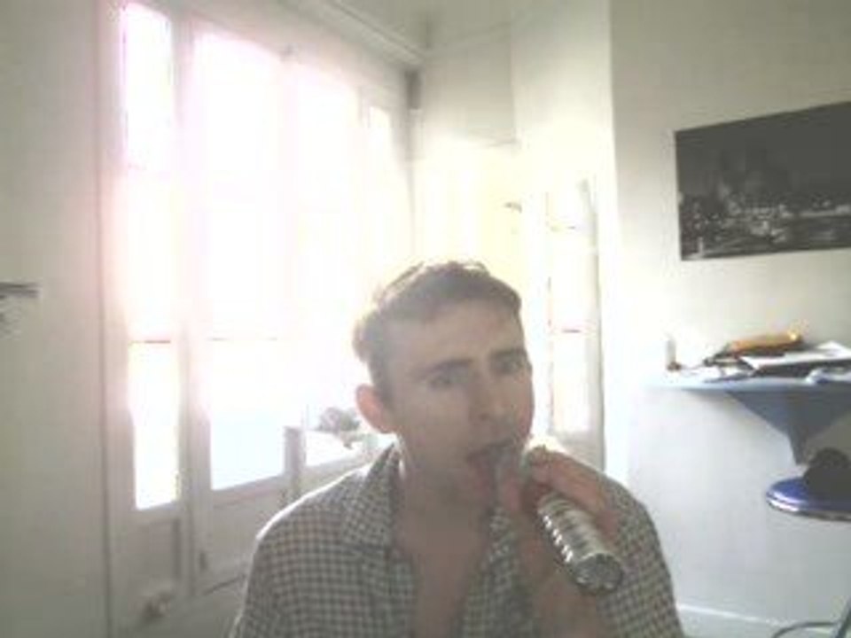 Wiwi égratigne "Ne viens pas"