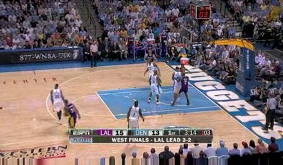 Trevor Ariza gets the feed from Kobe Bryant and he drive the