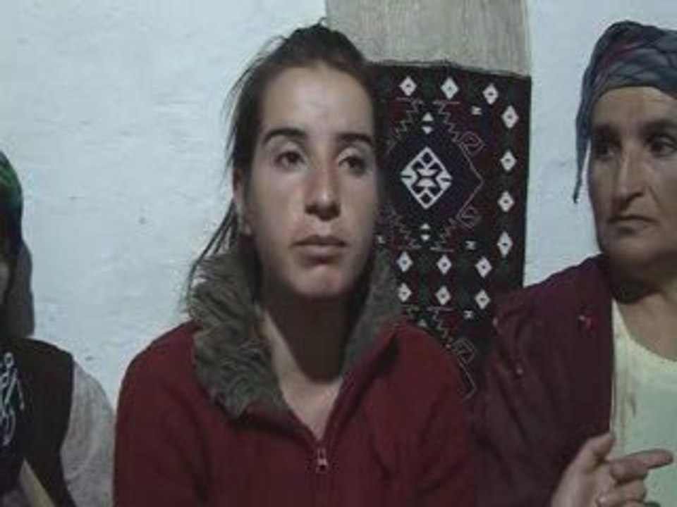 Polisin dipçikle kafasını kırdığı gen. www.hakkarinews.com