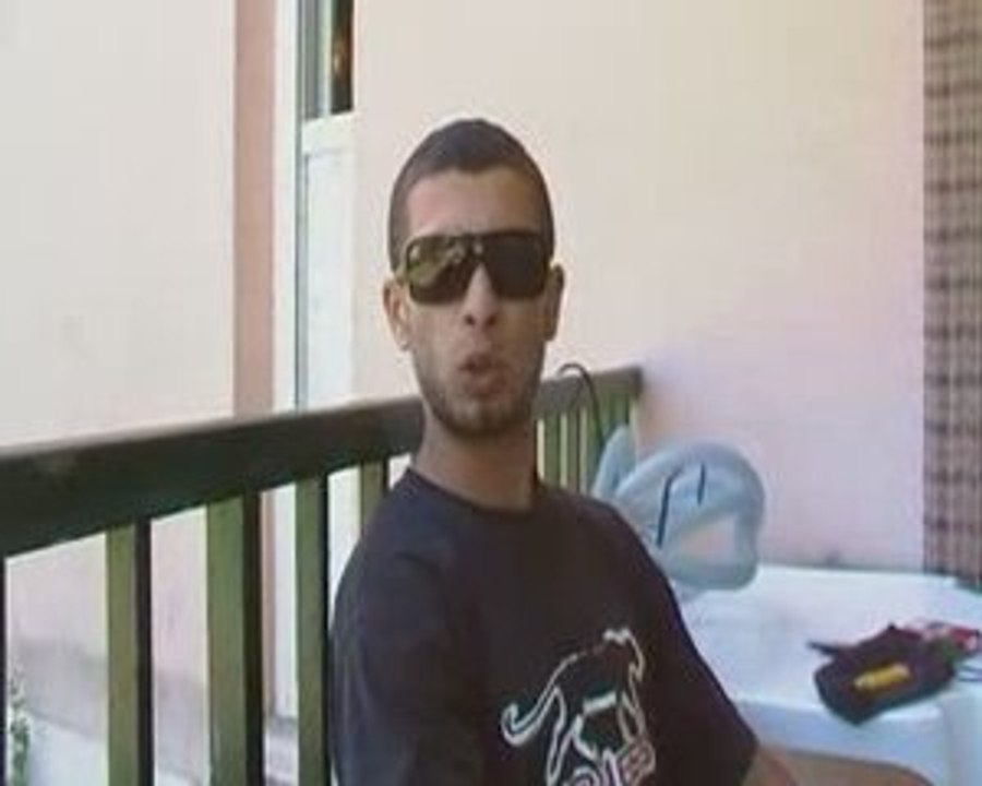 Street bench dicute avec malek