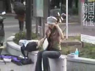 Une charmante japonaise qui joue du Shamisen