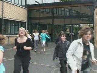 Notre Monde A Nous: générique de début