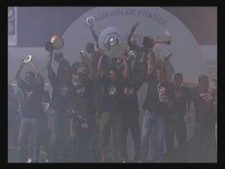 FOOTBALL365 : Les Bordelais reçoivent leur trophée