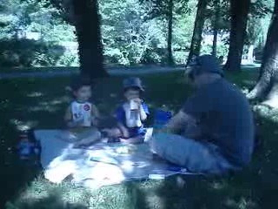 Pique-nique au bord de l'eau.