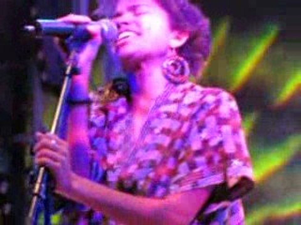 Nneka - God of Mercy - live perpignan