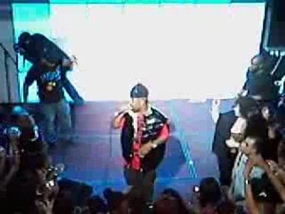 The Jagged Edge has Lesceiter Square, (London) 02-Apr-2009.