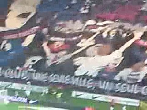 Psg-om tifos déployé