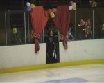 Clément Pinel jongle sur la glace de Cergy