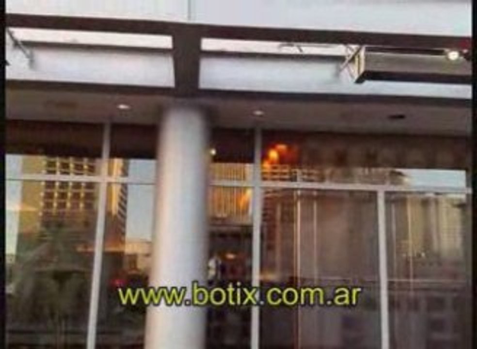 ¿Como repelen a los pajaros en la terraza de un restaurant?