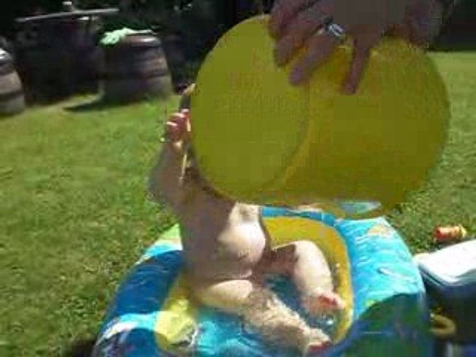 Mika planscht im Sauerland