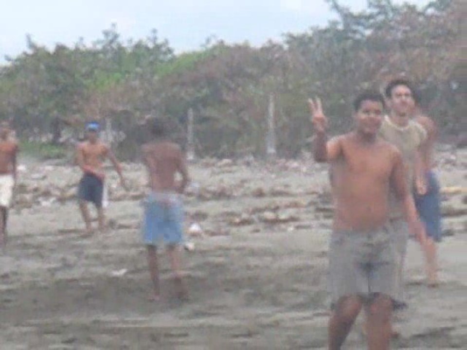 7 Cuba Baracoa joueurs de base ball plage