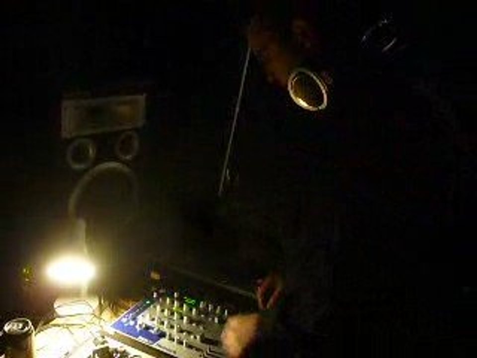 veak at "in bass we trust" free party 30-31/05/09