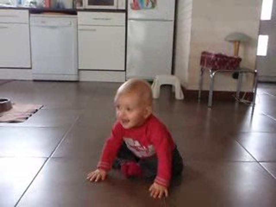 bebe fait la grenouille !!!