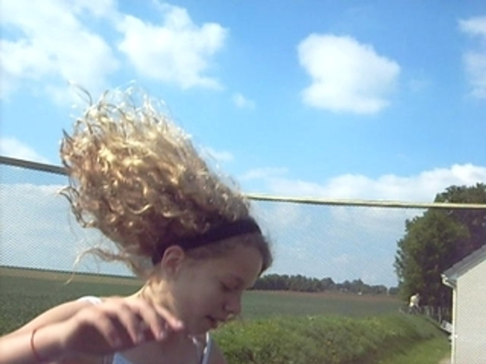 zoé au trampoline