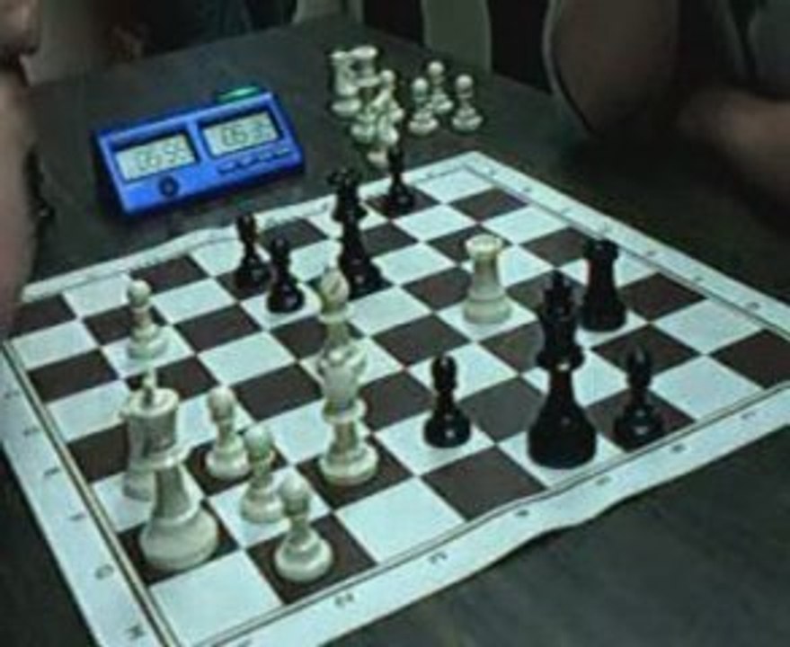 ECHECS : DANY 0 VS 1 JULIEN (INTER-SERVICE 2009)