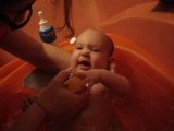 Mon bébé qui rigole dans son bain!