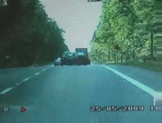 Zobacz, jak Doda łamie przepisy drogowe