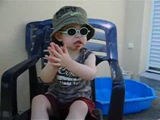 noa a les mains sales