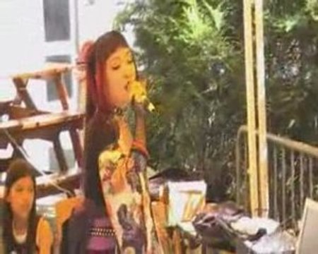 Impro Lamia Cross sur le Stand AZN Épitanime 2009