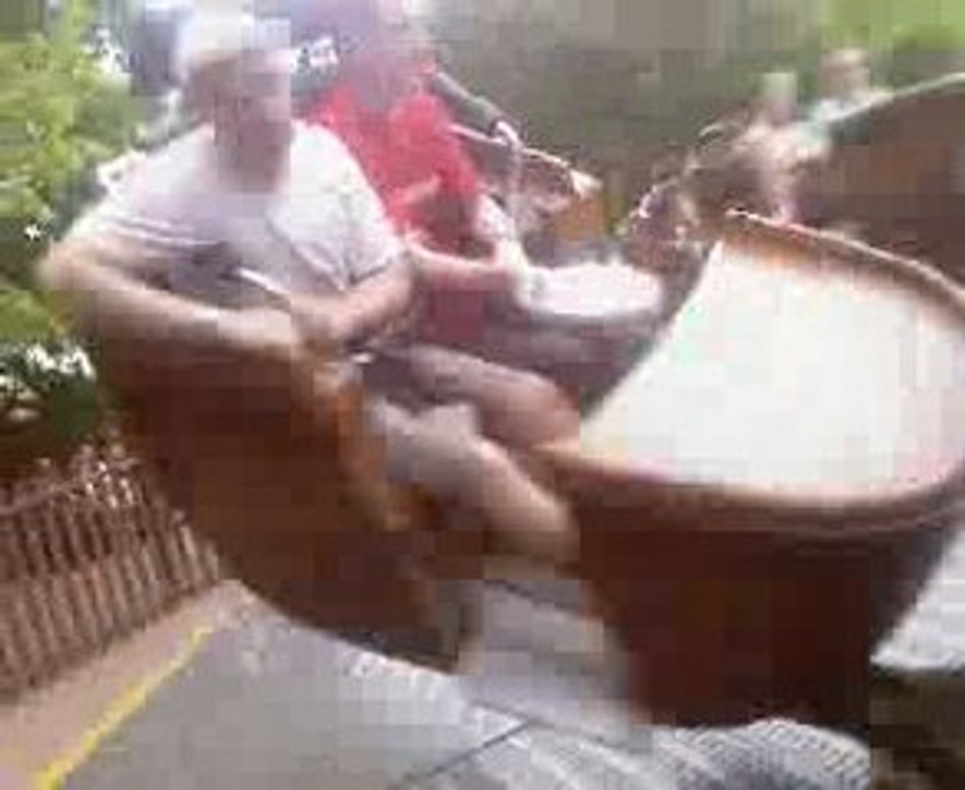 Walibi- tonneau pivotant